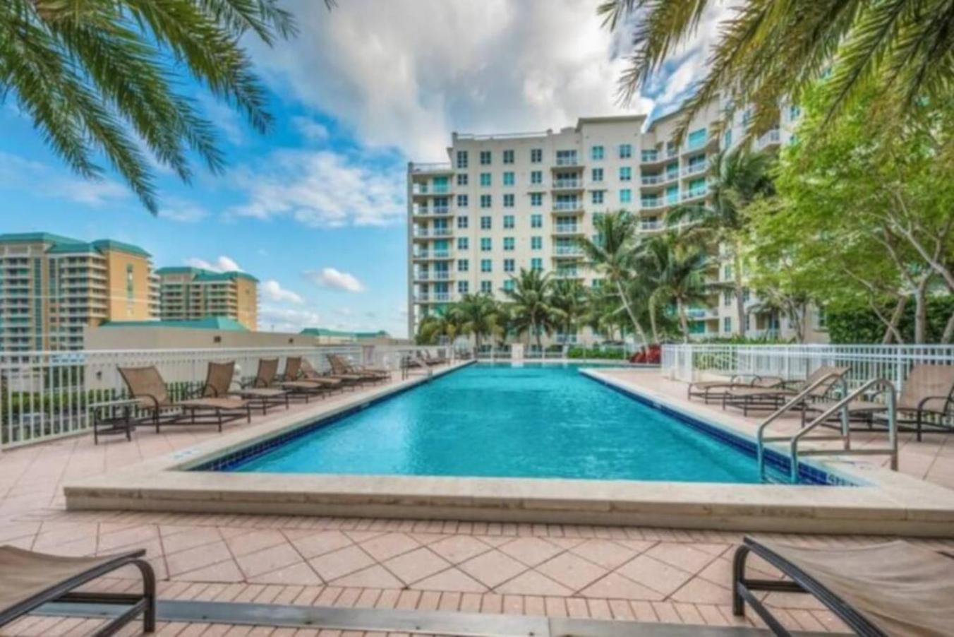 Apartment In Casa Costa Condo!Beach Pass Included Boynton Beach Eksteriør billede